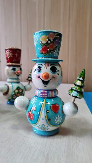 Игрушка дерево Снеговик с сердцем 19 см  